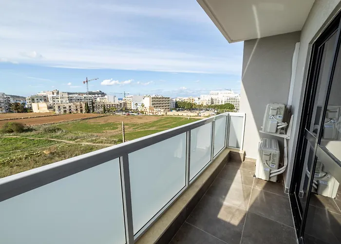 Charming Corner Apartment With Country View 2Br