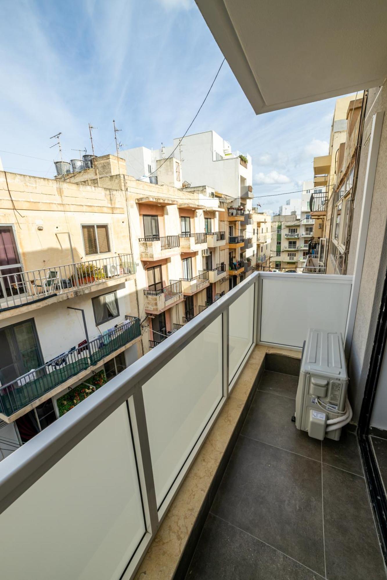 Charming Corner With Country View 2br Apartment *